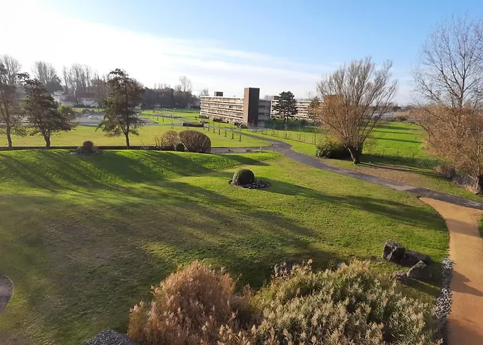 Appartement Zonnig In Uniek Gebouw De Haan